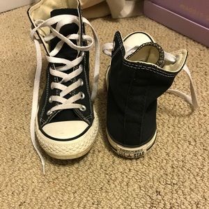 Converse boys or women's. Either can wear.